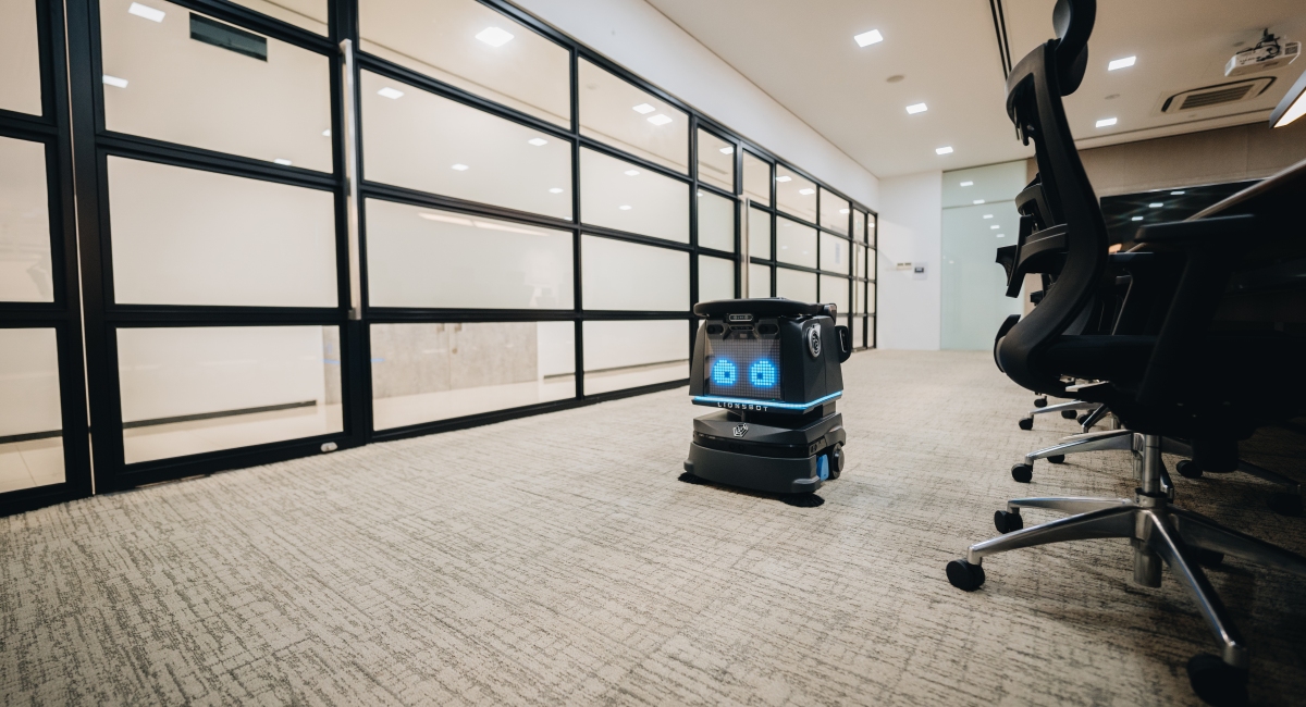 R3 Vac Robot Helps Keep Hilton Garden Inn Sparkling Clean